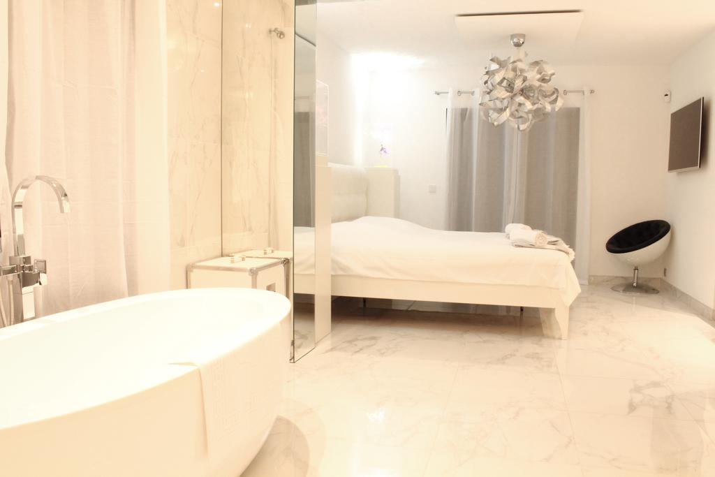 Shangtasia Luxury Art Room Grimaud Esterno foto